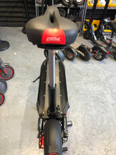 Laden Sie das Bild in den Galerie-Viewer, Part Exchange EMove Cruiser 2021 Electric Scooter UK