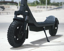 Laden Sie das Bild in den Galerie-Viewer, AIR⁶ PRO+ SUSPENSION Electric Scooter

