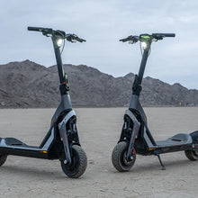 Laden Sie das Bild in den Galerie-Viewer, SEGWAY GT2 ELECTRIC SCOOTER
