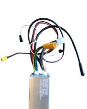 Laden Sie das Bild in den Galerie-Viewer, Vsett 9+ Electric Scooter motor controller A or B

